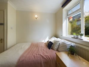 bed 5- click for photo gallery